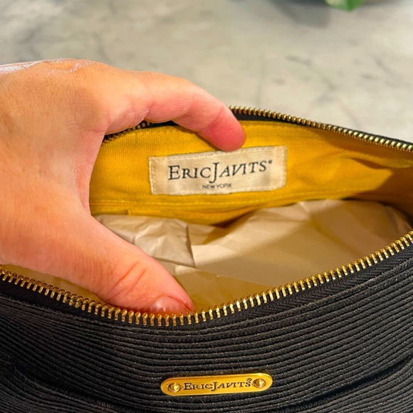 Eric Javits Straw / Linen Black Handbag with Gold Chain Strap - Picture 7 of 7